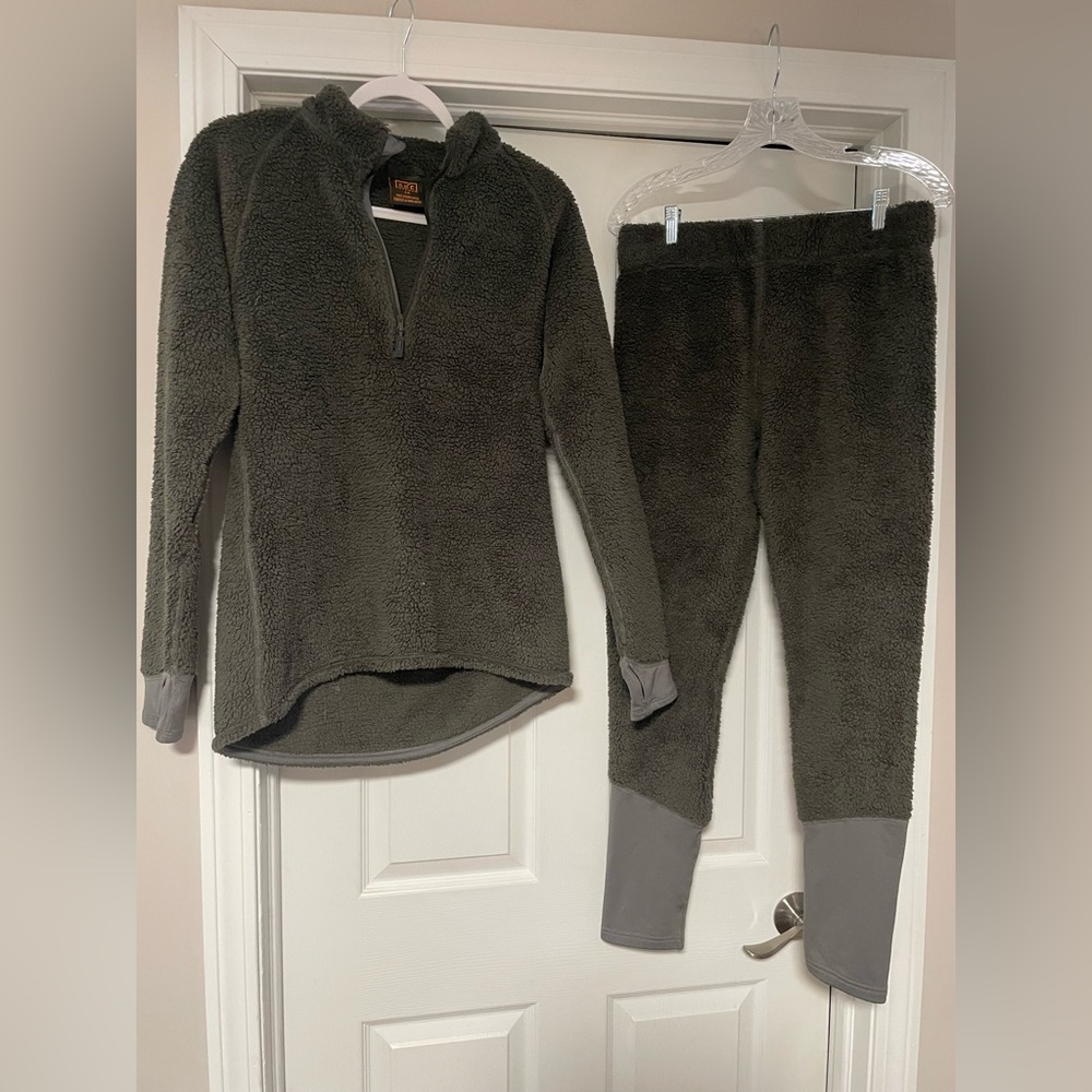Cozy Fleece Pullover and Pants Set in Gray